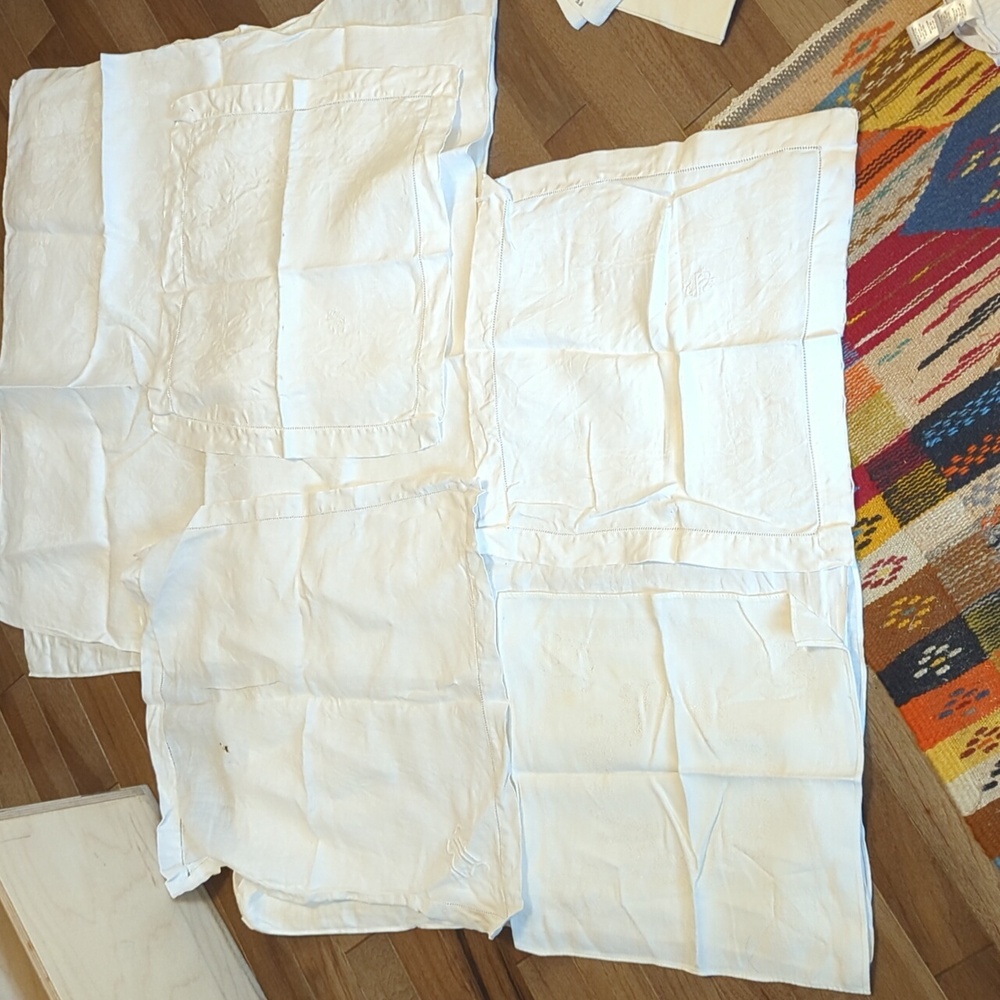 Lot Of 27 White Table Linens And Other White Fabrics - Picture 5 of 12